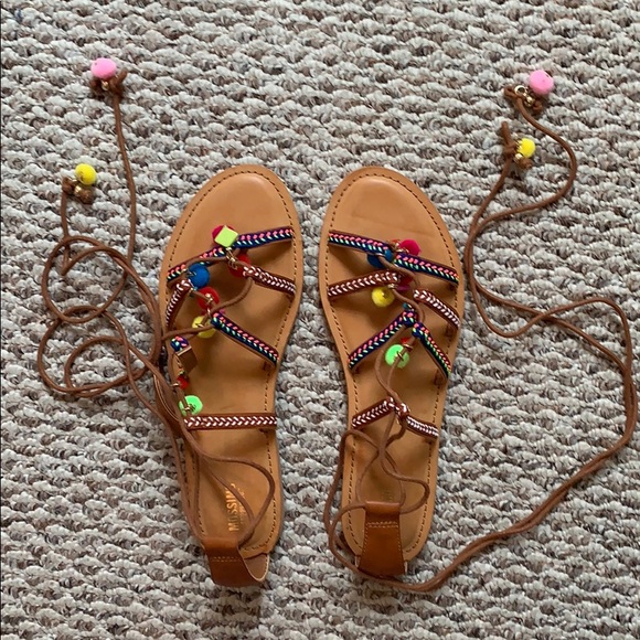 flip flops with pom poms
